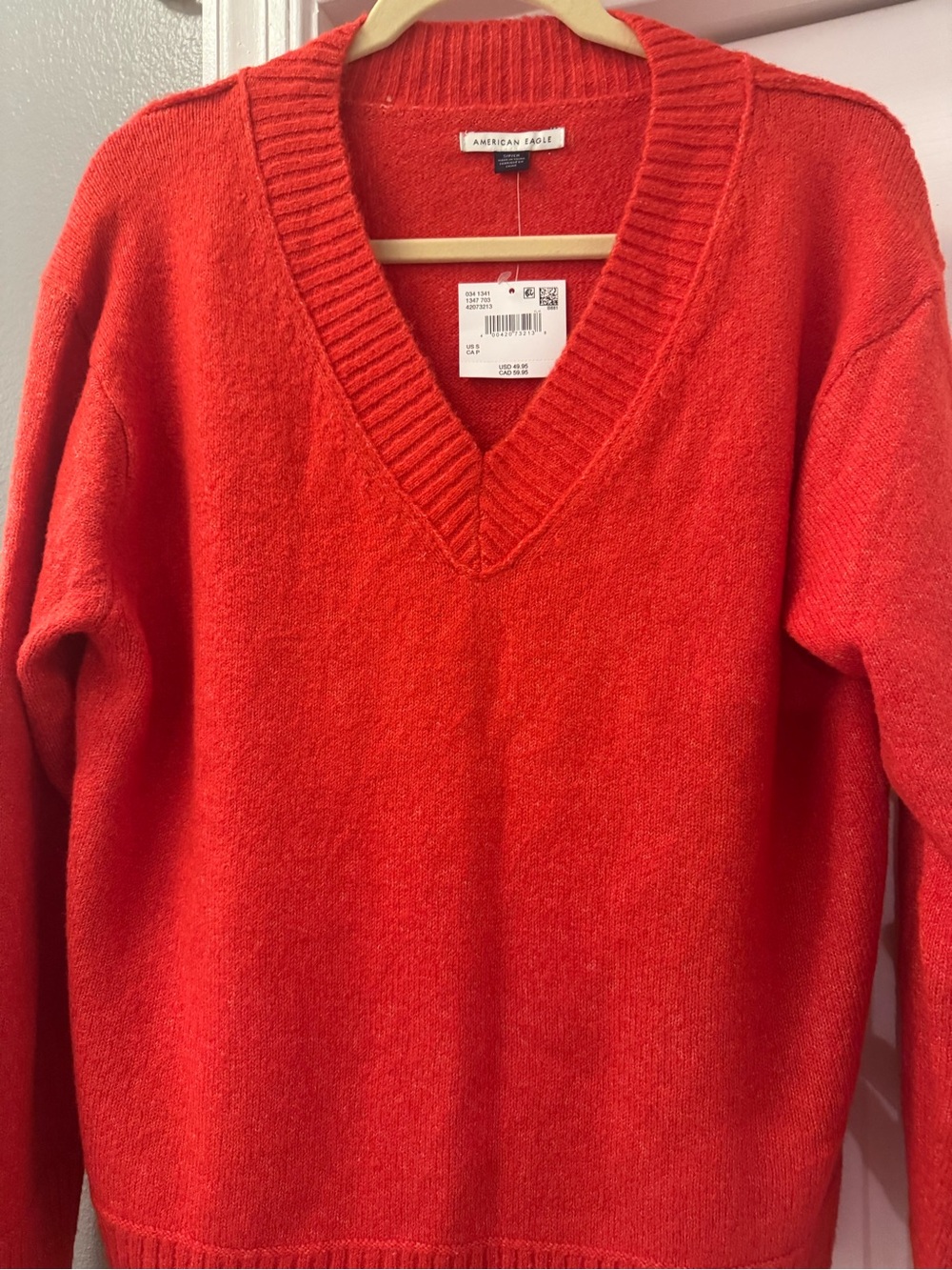 American Eagle Outfitters V-Neck Sweater in Bright Red Size Small